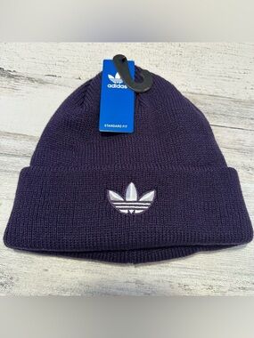Adidas UNISEX TREFOIL BEANIE AURORA PLUM PURPLE/WHITE NEW